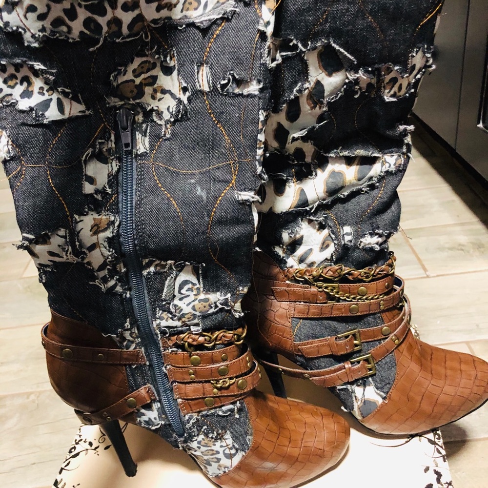 Boots - Picture 3 of 4